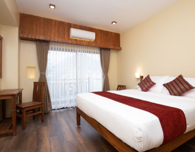 What Should You Look for While Booking the Best Hotel Near Karol Bagh?